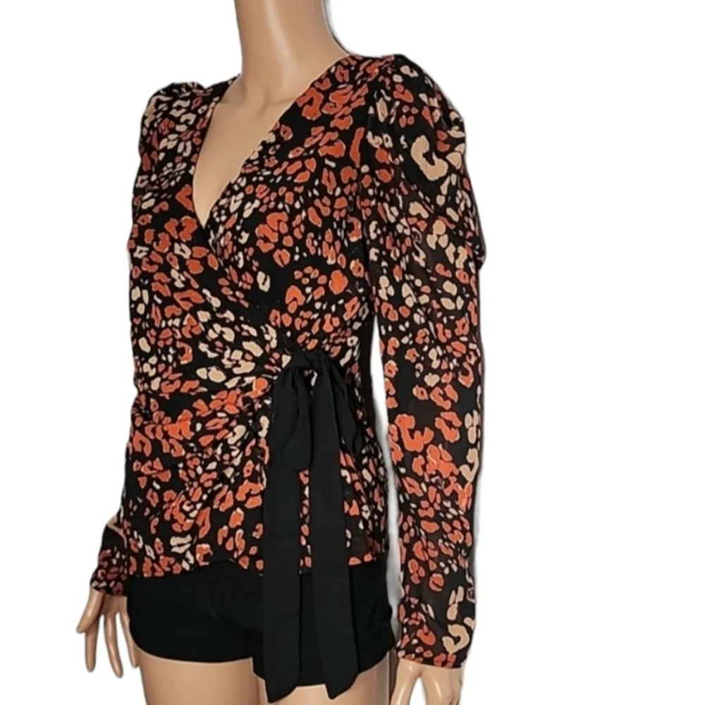 Astr the Label Size Small Holiday Party Wrap‎ Leopard Print Long Sleeve Blouse